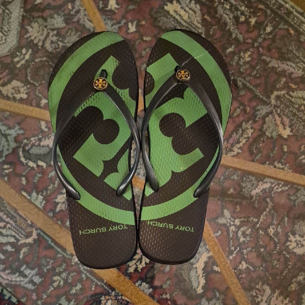 TORCH BURCH Black N NAVYSANDALS  BOGO   FREE GRREN TORY WALLET WITH PURCHASEFLOP